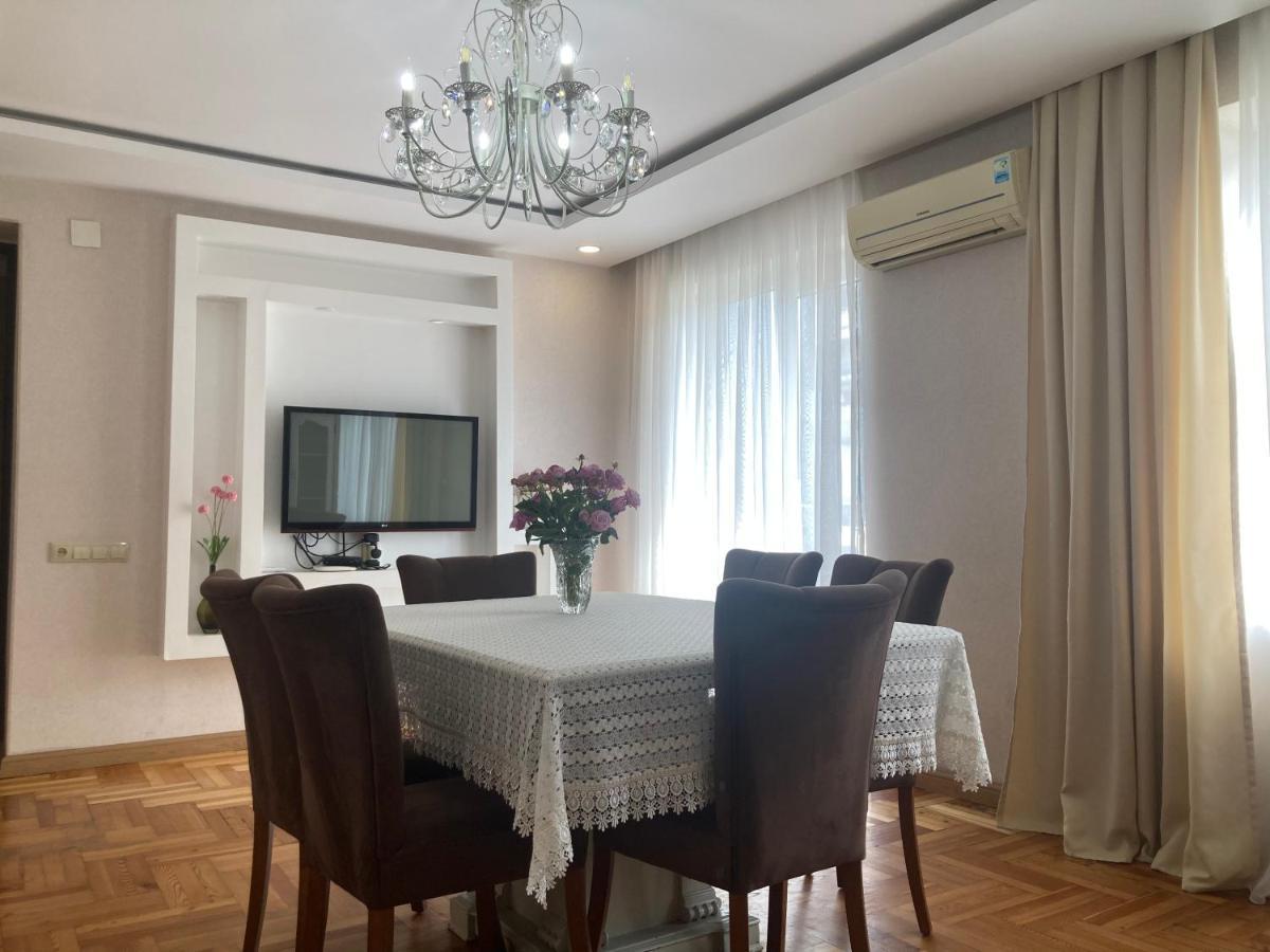 Apartment Near The Sea Батумі Екстер'єр фото